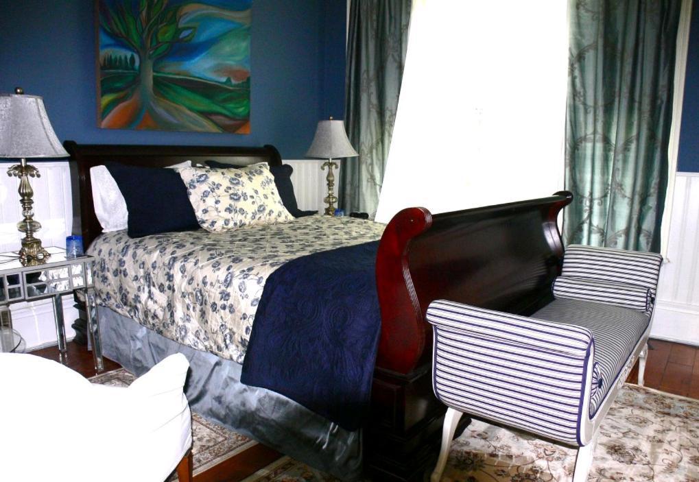 Historic Lyons House Bed & Breakfast Niagara-on-the-Lake Room photo